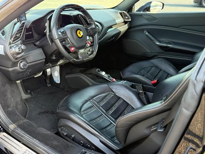 2016 Ferrari 488 GTB 照片 9