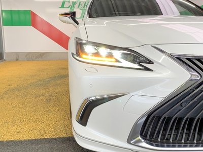 2020 Lexus ES photo 24