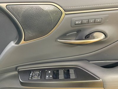2020 Lexus ES photo 41