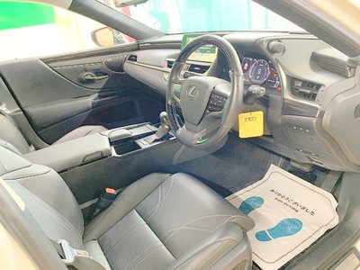 2020 Lexus ES photo 13