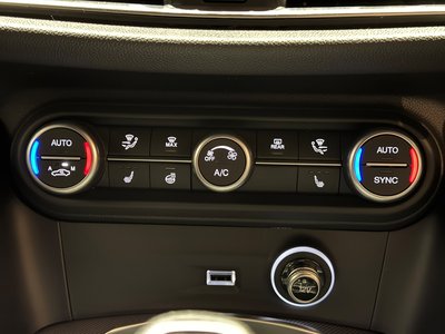 صورة 11 لـ 2025 ALFA Romeo STELVIO