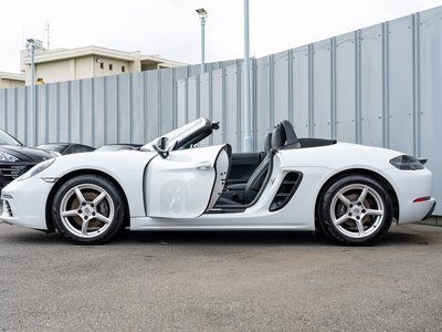 2017 Porsche 718 thumbnail 32