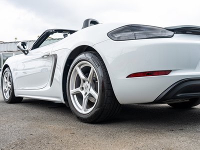2017 Porsche 718 thumbnail 17