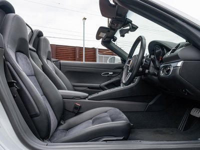 2017 Porsche 718 photo 15