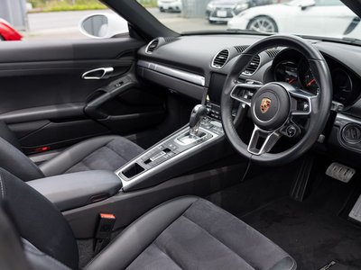 2017 Porsche 718 thumbnail 30