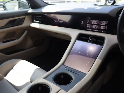 2024 Porsche TAYCAN thumbnail 33