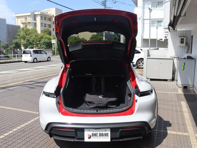 2024 Porsche TAYCAN thumbnail 24