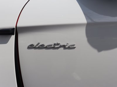 2024 Porsche TAYCAN photo 13