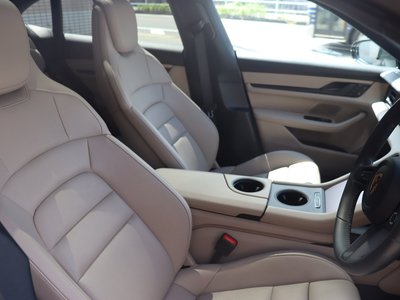 2024 Porsche TAYCAN thumbnail 28