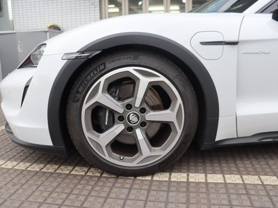 2024 Porsche TAYCAN photo 14