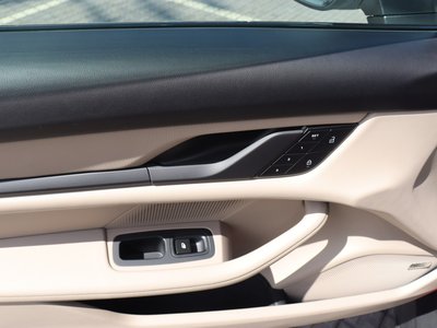 2024 Porsche TAYCAN thumbnail 22