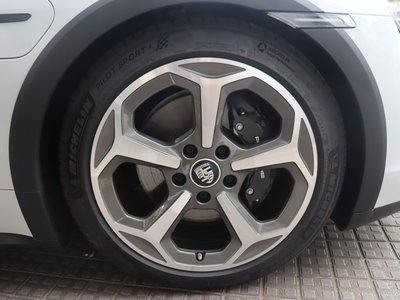 2024 Porsche TAYCAN thumbnail 17
