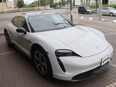 2024 Porsche TAYCAN photo 7