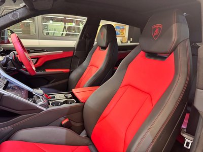 2019 Lamborghini URUS photo 9