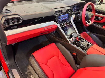 2019 Lamborghini URUS photo 11