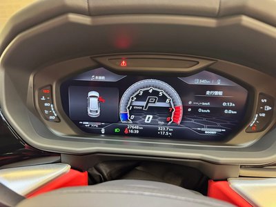 2019 Lamborghini URUS photo 17