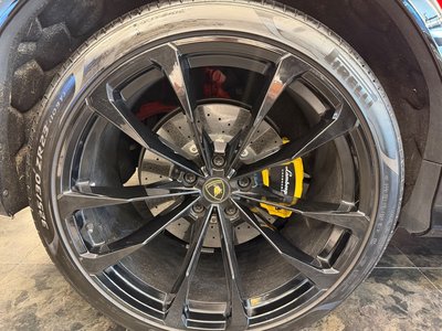 2019 Lamborghini URUS photo 32