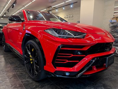 2019 Lamborghini URUS photo 2