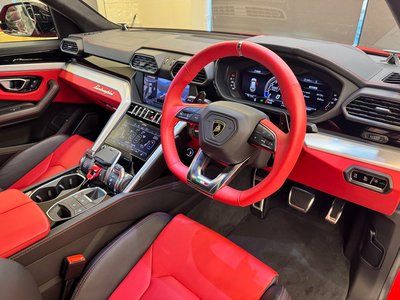 2019 Lamborghini URUS photo 24