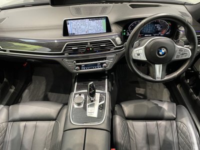 2020 BMW 7 SERIES photo 2
