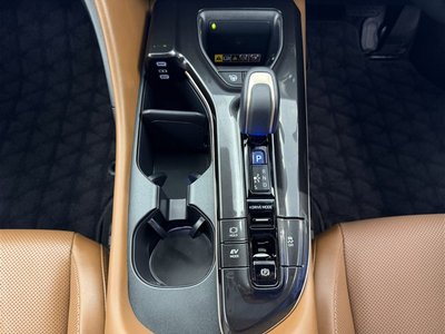 صورة 12 لـ 2025 Toyota CROWN ESTATE