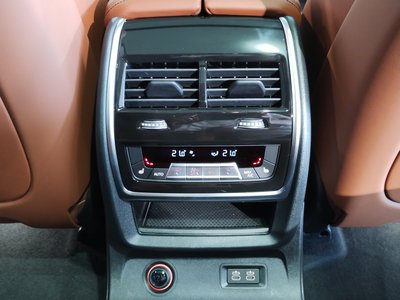 2023 BMW X7 thumbnail 40