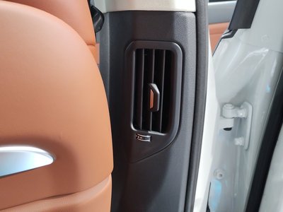 2023 BMW X7 thumbnail 38
