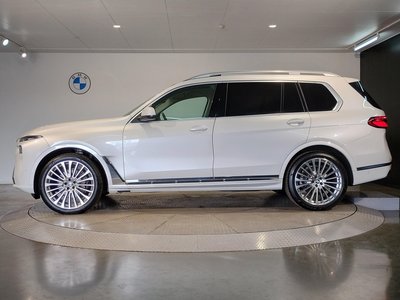2023 BMW X7 photo 6