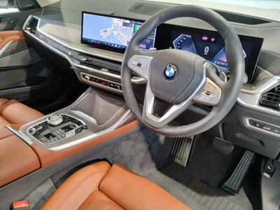 2023 BMW X7 thumbnail 32