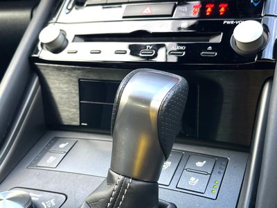 2022 Lexus IS thumbnail 52