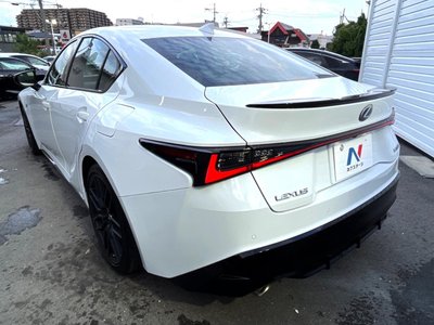 2022 Lexus IS thumbnail 30