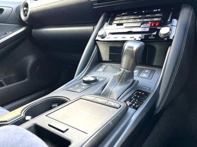2022 Lexus IS thumbnail 51