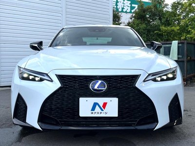 2022 Lexus IS photo 16