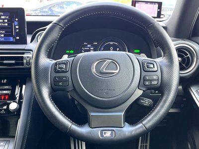 2022 Lexus IS photo 12