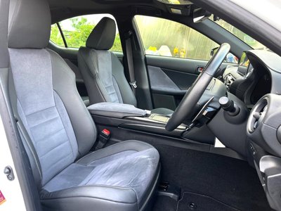 2022 Lexus IS photo 13