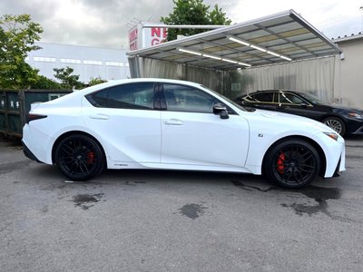 2022 Lexus IS thumbnail 25