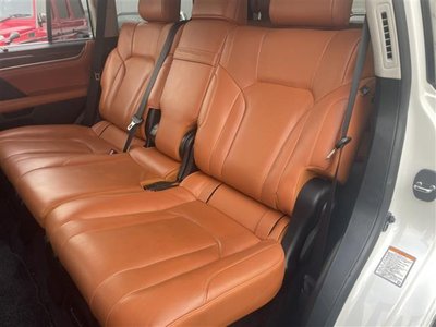 2017 Lexus LX thumbnail 18