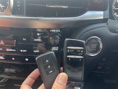 2017 Lexus LX thumbnail 39