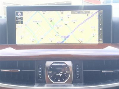2017 Lexus LX photo 9