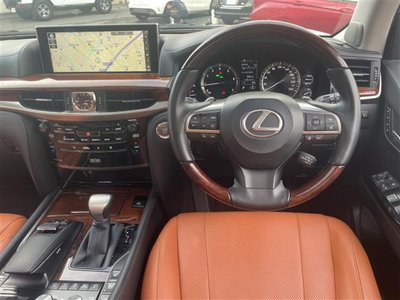2017 Lexus LX thumbnail 31