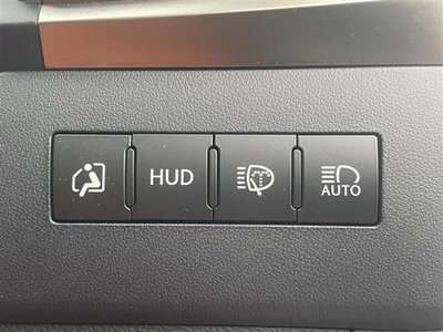 2017 Lexus LX thumbnail 40