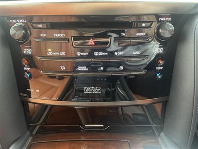 2017 Lexus LX thumbnail 36