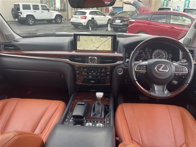 2017 Lexus LX photo 4