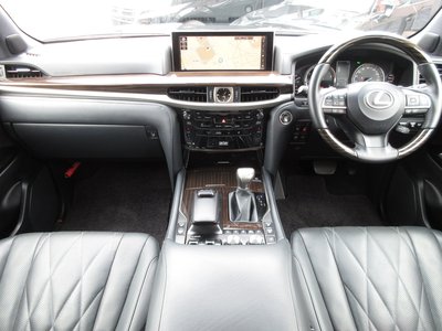 2018 Lexus LX photo 4