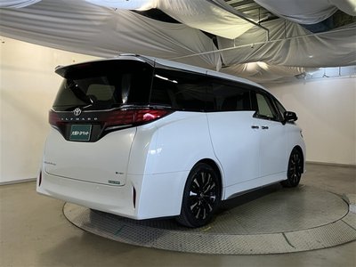 2024 Toyota ALPHARD — фото 9