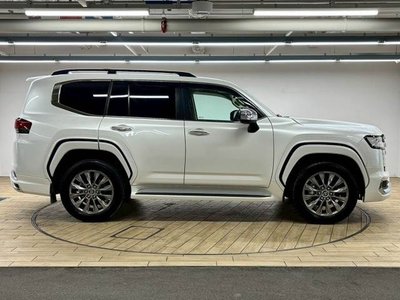 2024 Toyota LAND CRUISER 300 photo 19