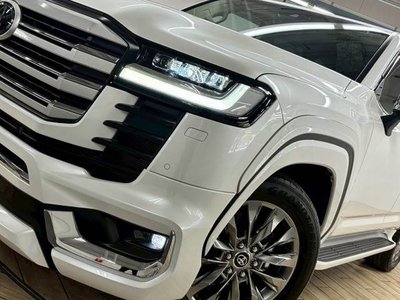 2024 Toyota LAND CRUISER 300 photo 13