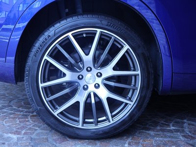 صورة 34 لـ 2016 Maserati LEVANTE