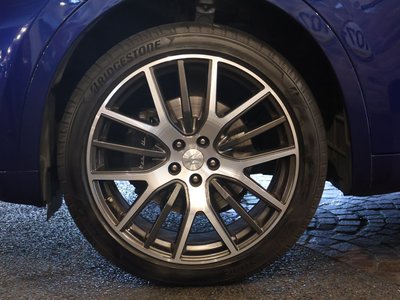 صورة 31 لـ 2016 Maserati LEVANTE