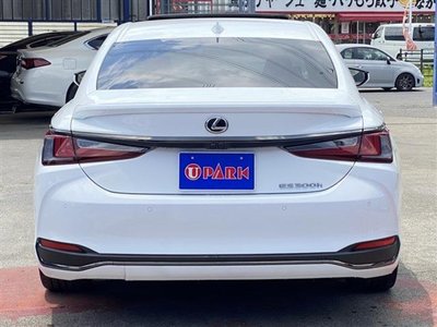 2024 Lexus ES photo 7